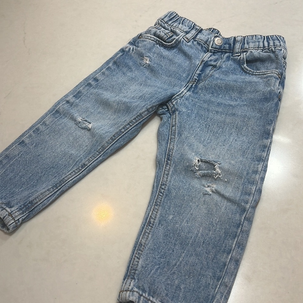 Zara boy's ripped jeans pants, size 2-3 years, excellent condition. - Picture 4 of 5